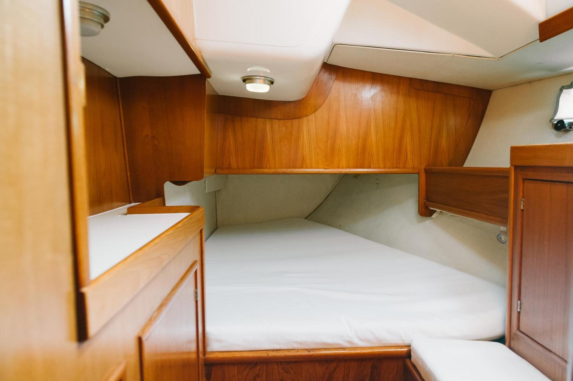 Sleep In Boat Hotel Катания Екстериор снимка