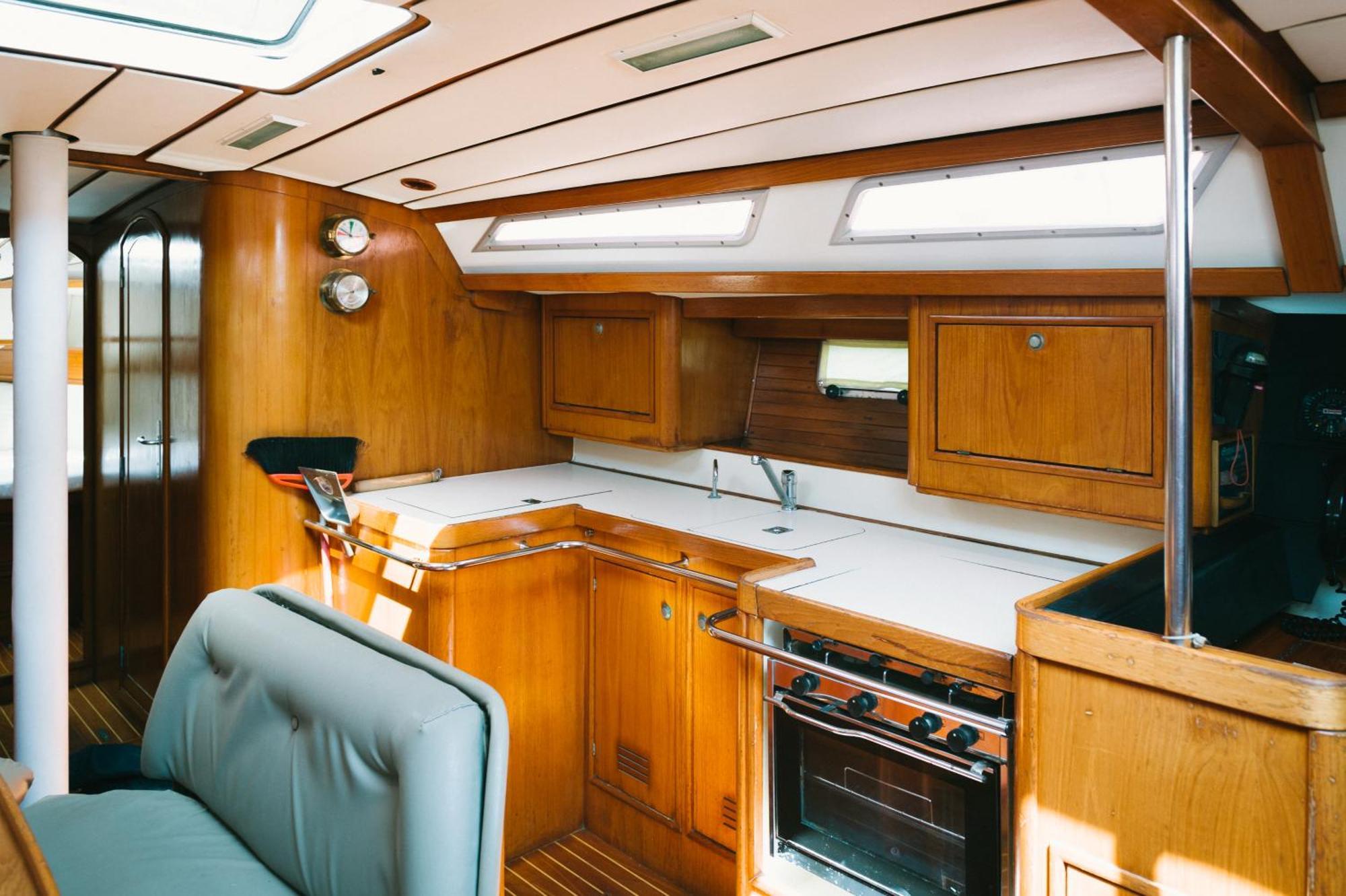 Sleep In Boat Hotel Катания Екстериор снимка