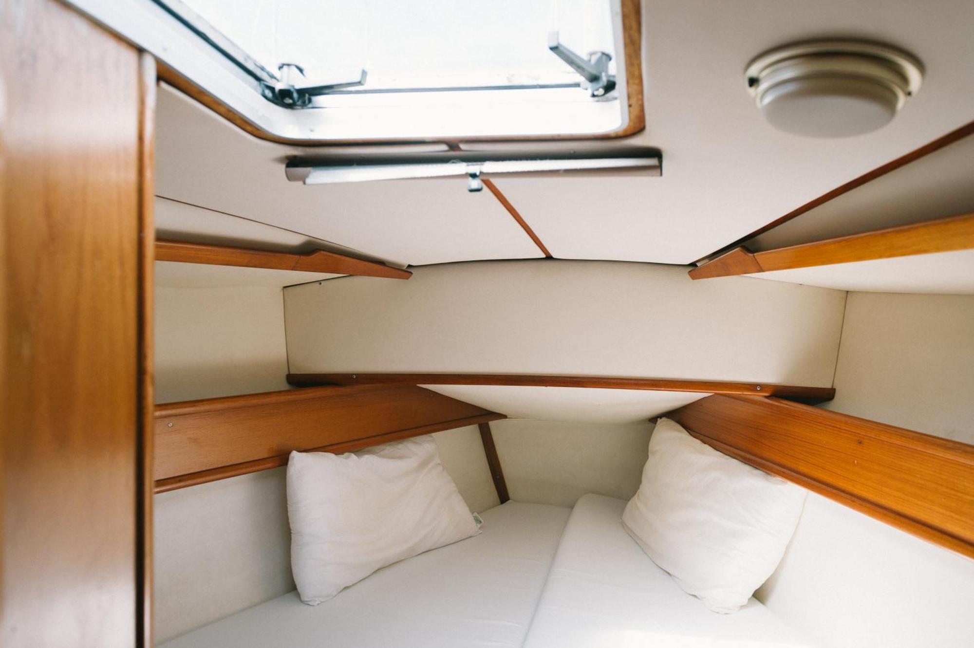 Sleep In Boat Hotel Катания Екстериор снимка